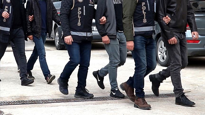 İzmir'de akıma kapılan 2 kişinin ölümüyle ilgili gözaltına alınan 27 şüpheliden 12'si tutuklandı
