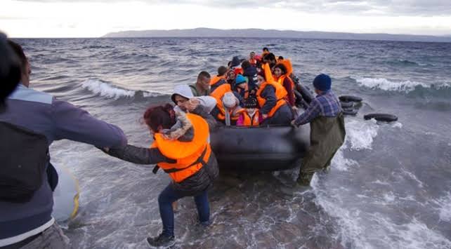 Çeşme açıklarında 59 kaçak göçmen yakalandı