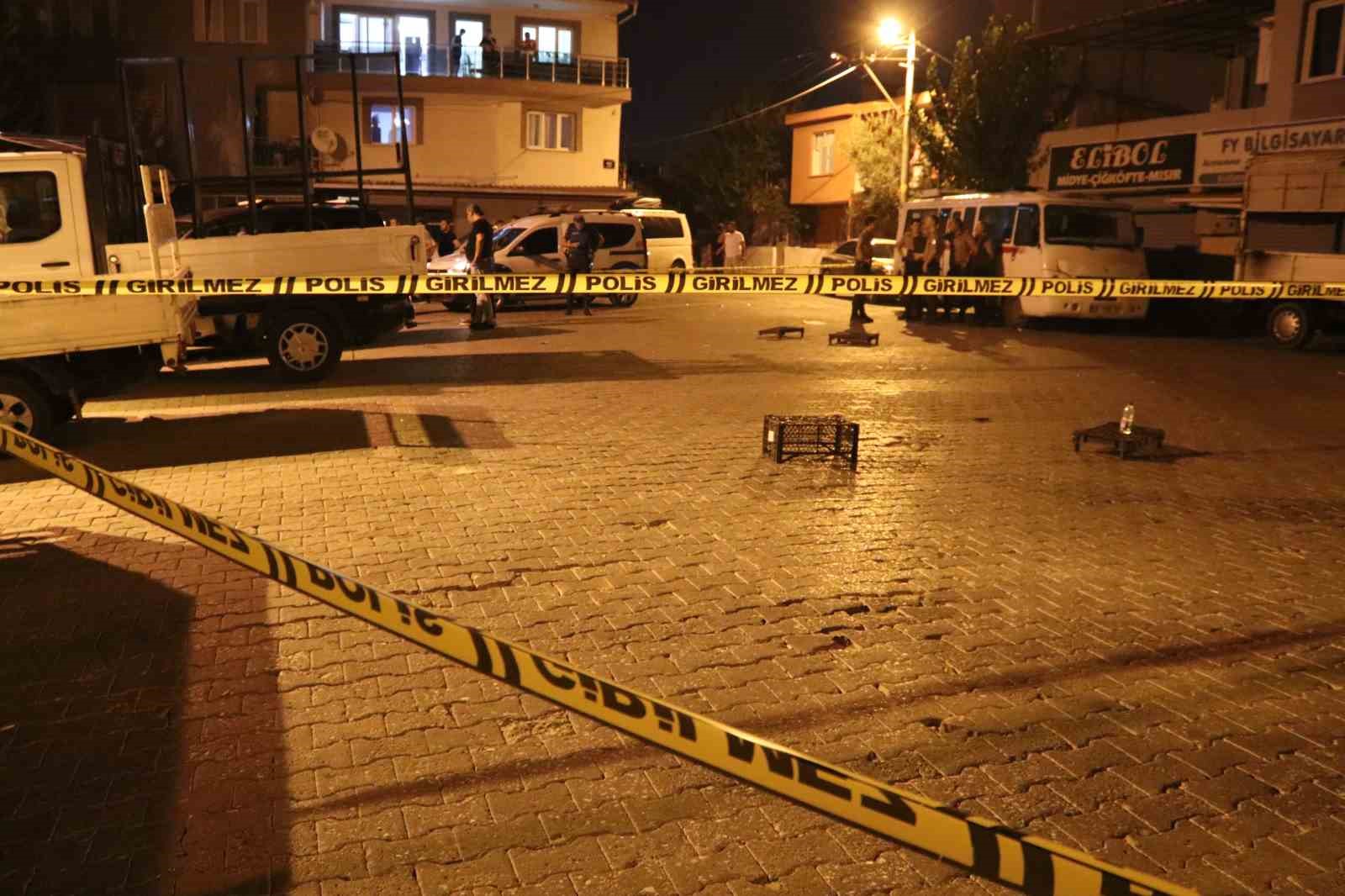 İzmir'de silah ve bıçaklar çekildi: 1’i ağır 4 yaralı