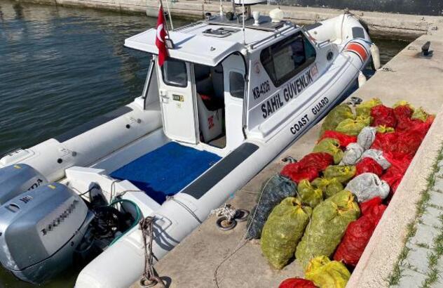 İzmir Körfezi'nde kaçak avlanan 1,4 ton midye ele geçirildi