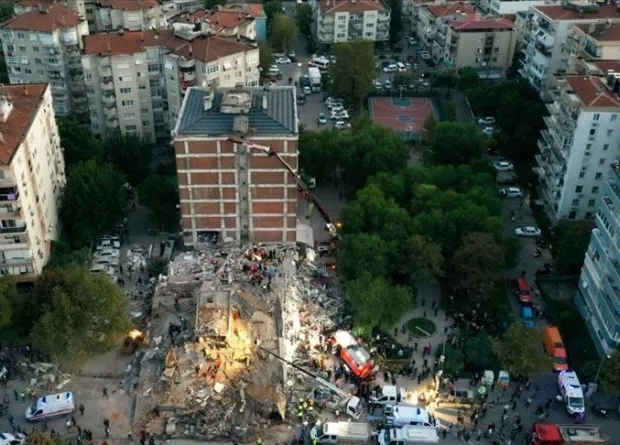 İzmir depreminde hayatını kaybedenler mevlit programıyla anıldı