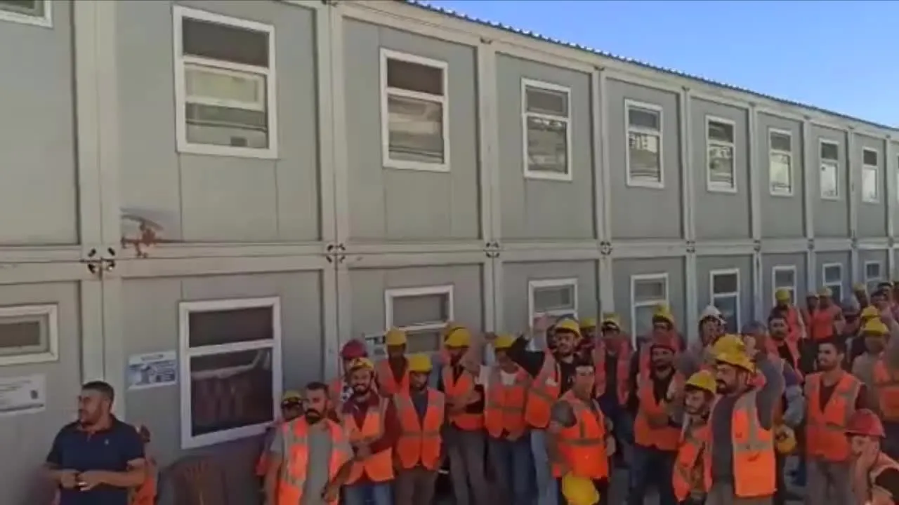 İzmir Şehir Hastanesi İnşaatında Çalışan İşçilerden protesto