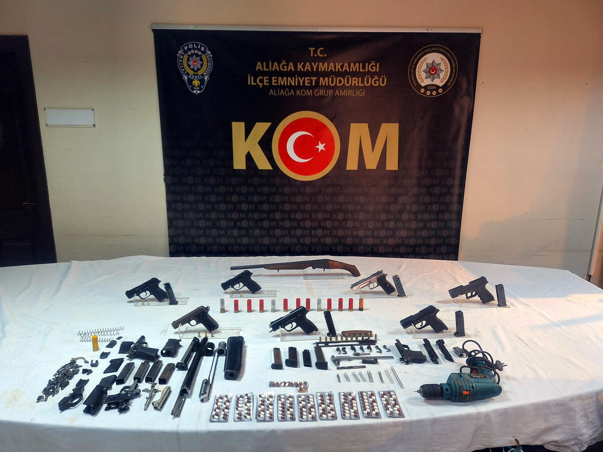 İzmir'de silah kaçakçılarına darbe!