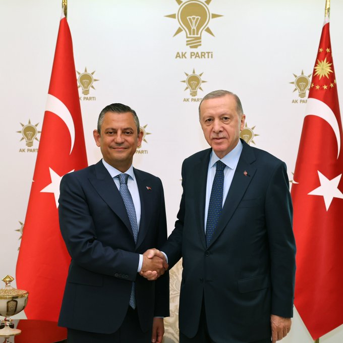 Erdoğan ve Özel görüşmesi başladı!