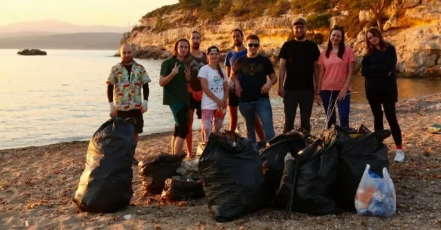 Rusya’dan gelen çevreci grup Seferihisar koylarında çevre temizliği yaptılar