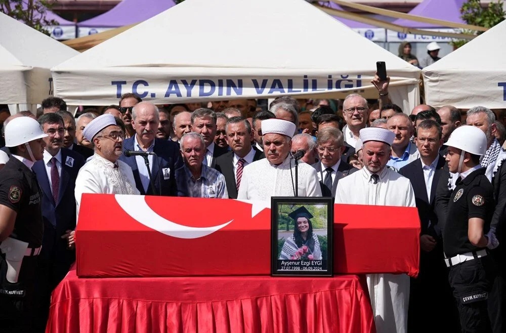 Ayşegül'ün Naaşı Didim'e Defnedildi