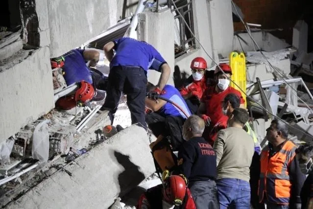 Depremde 30 kişiye mezar olan apartmanın davasında bilirkişi raporu beklenecek