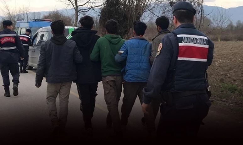 Umut yolculuğu Selçuk'ta sona erdi: 3'ü çocuk 7 düzensiz göçmen yakalandı!