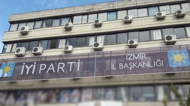 İYİ Parti İzmir'de istifalar başladı... İki ilçe başkanı bıraktı!