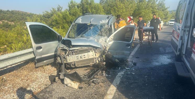 Foça’da iki ayrı trafik kazası: 8 yaralı